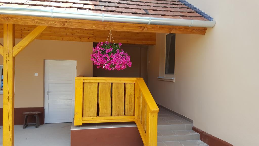 Ladik Vendeghaz Hotel Tiszafüred Екстериор снимка